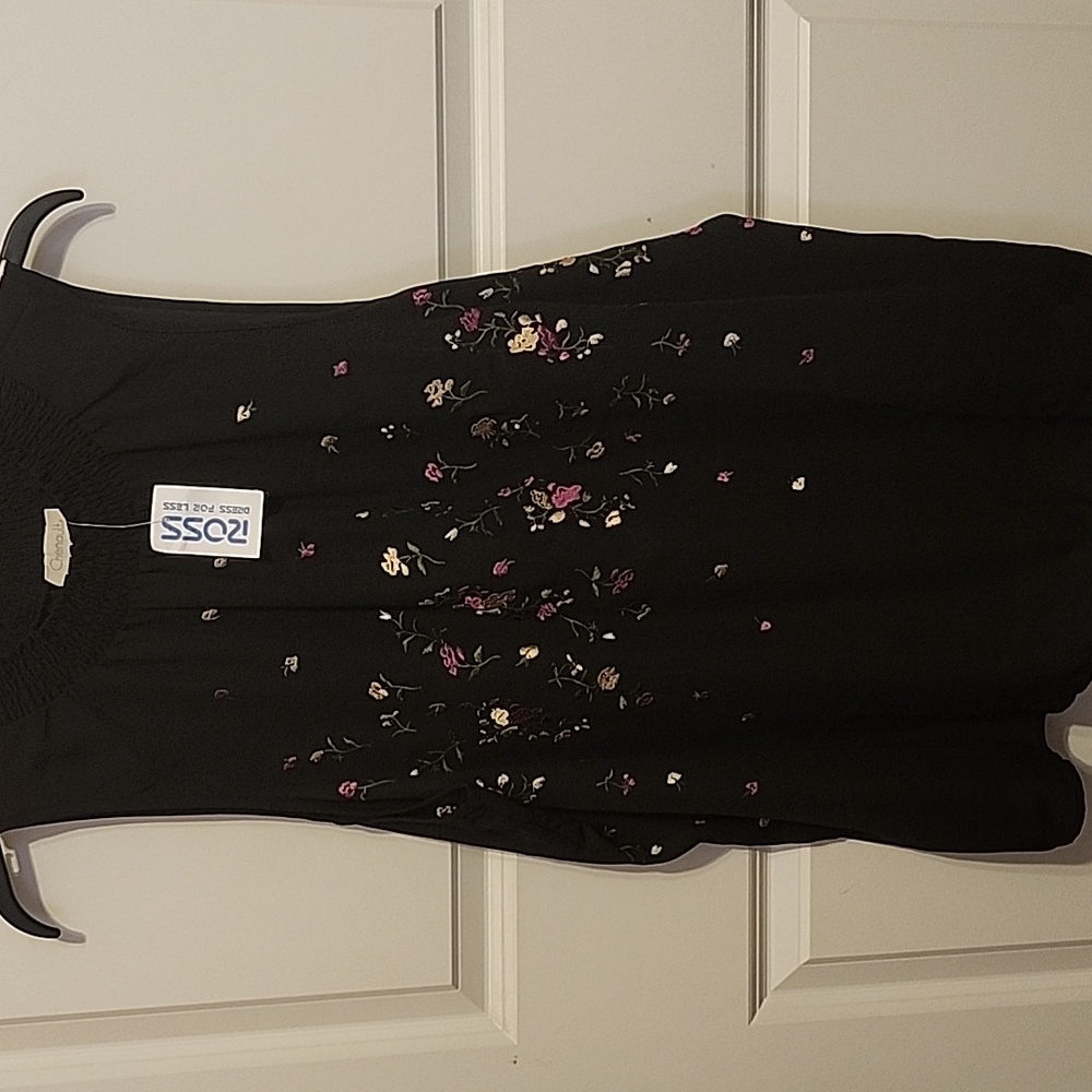 NWT 2X Tank w/Flower Emboridery